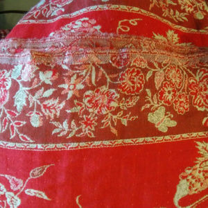 Beautiful large throw Red & cream